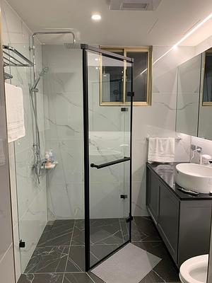 無框式五角型淋浴拉門