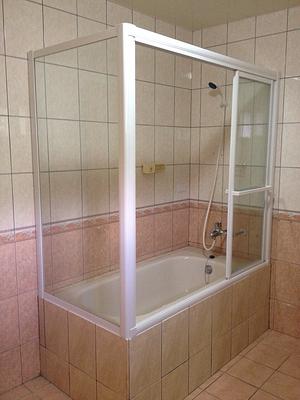 白框一字三門淋浴拉門