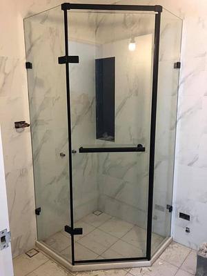 黑色無框五角型淋浴拉門